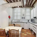 Marais Historical Center Parisian Apartment 3Br