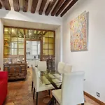 Marais Historical Center Parisian Apartment 3Br