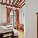 Marais Historical Center Parisian Apartment 3Br