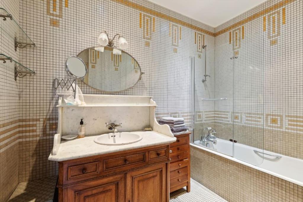 Marais Historical Center Parisian 3br